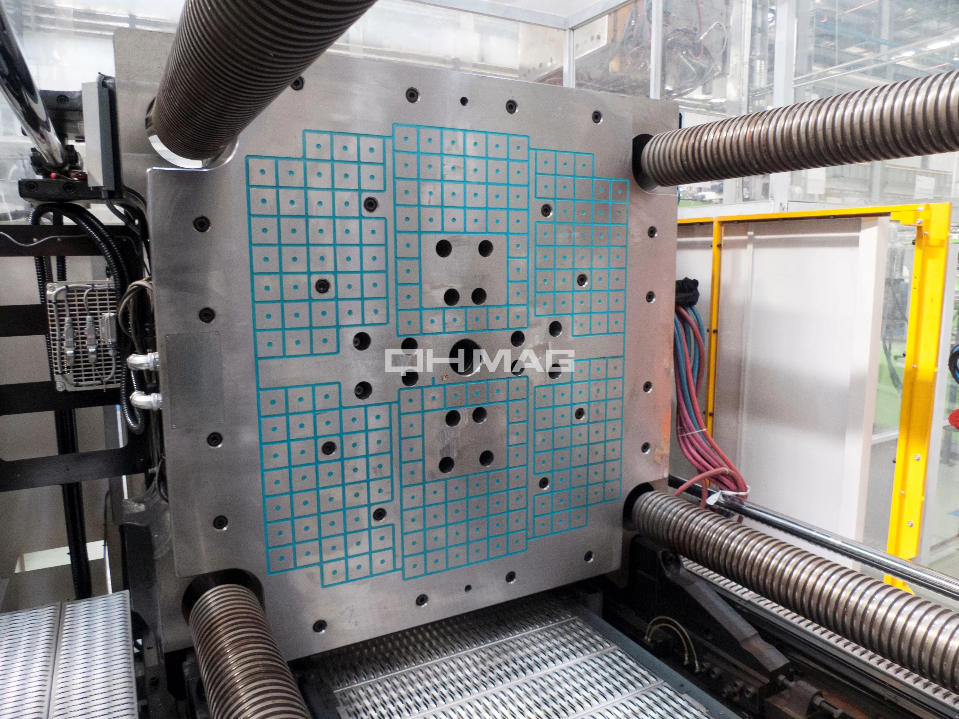 High quality magnetic clamping platen for 900 tons injection machine